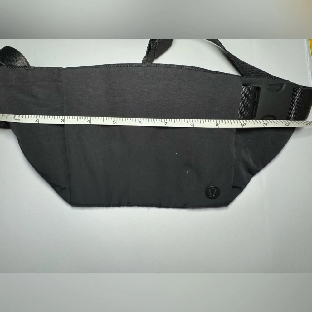 NWOT Lululemon Athletica Black Belt Bag – Sleek Modern Design